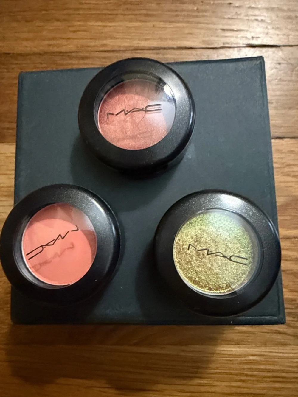 MAC Cosmetics Trio Eyeshadow Set — Coral, Coppering & I Like 2 Watch - Picture 1 of 5